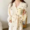 2026 Novo Roupão Feminino Primavera Verão Manga Longa Pijama Feminino Desenho Ursinho Longo Roupão de Banho com Cinto Elegante Roupa de Casa