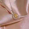 Collar de Acero Titanio con Gema Citrina para Mujer Verano Gama Alta Lujo Ligero Nicho Pendientes Anillo Juego de Tres Piezas Cadena para el Cuello