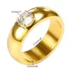 Anillo de moda de lujo avanzado súper brillante con un solo diamante, temperamento europeo y americano, personalidad popular, anillo de acero de titanio para mujer, no se decolora, venta al por mayor