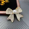 Broche Retro de Moda Sentido Avanzado Incrustado de Diamantes Corsage de Cristal Anti-deslizante Pin Hebilla Fija Accesorios para Ropa Hebilla de Aleación