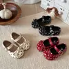 Moda Feminina Sapatos Mary Jane de Couro com Bolinhas Sapatos de Princesa para Crianças Pequenas Sapatos Rasos de Uma Única Cor 2026 Nova Coleção Primavera e Outono Sola Macia Versátil