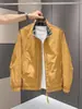 Moda Otoñal para Hombre Chaqueta Elegante con Cuello Alto Estilo Coreano Casual Simple Moderna Chaqueta de Tendencia de Gama Alta Nuevo Estilo para Hombre 2026