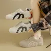 Zapatillas Blancas para Mujer 2026, Nueva Versión Coreana de Otoño, Estilo Ins, Zapatos Versátiles Deportivos Casuales para Estudiantes Mujeres, Estilo Callejero K3921