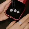 Joyería de Fábrica Juego de Tres Piezas de Plata de Ley S925 de Lujo con Microincrustaciones de Diamante de Alto Carbono Cuadrado, Pendientes, Collar y Anillo