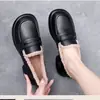 Populares zapatos peludos de suela gruesa para mujer, adecuados para usar al aire libre en invierno, colección otoño 2026, nuevos mocasines de algodón con suela plana y forro de felpa para mujer