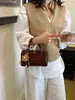 Bolsa Concha Patchwork Estampa de Leopardo Simples Feminina 2026 Verão Nova Bolsa de Mão Textura de Alto Grau Ombro Único Transversal Bolsa Quadrada Pequena