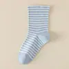 Industria de Calcetines Zhuji: Calcetines posparto para mujer para otoño e invierno, cálidos, holgados, para uso en casa, calcetines de dormir de algodón puro a rayas hasta la mitad de la pantorrilla para mujeres embarazadas, venta al por mayor