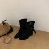 Botas femininas de verão 2026 estilo coreano, novas, da moda, com salto grosso, bico fino, detalhe de fivela, botas de moda que emagrecem