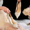 Novos Sapatos de Casamento Florais 2026 para Mulheres, Salto Alto Versátil para Vestidos de Casamento, Salto Baixo de 4cm, Sapatos de Noiva Confortáveis de Salto Fino