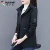 Chaqueta Casual Holgada Gruesa Cálida Desmontable Tres en Uno para Mujer Woodpecker 2025 Nueva con Forro de Felpa