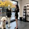 Vestido de tricô com gola estilo Hepburn para mulheres, novo outono e inverno, de manga comprida, acinturado, modelador, elegante, vestido preto pequeno em patchwork