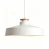 Lámpara colgante minimalista nórdica de un solo cabezal, con detalles en madera natural, adecuada para barras de bar, mesas de comedor, salones de té, estudios y para crear una atmósfera relajante en espacios de estar.