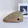 Chapéu de Plano Xadrez Estilo Britânico da Moda para Mulheres, Novo Versátil Casual de Beisebol para Outono, Chapéu de Sol Tendência para Viagem de Férias