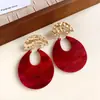 Pendientes de Rombos Pintados en Spray Rojo con Aguja Plateada, Pendientes de Aro Ligeros de Lujo de Alta Gama, Pendientes Versátiles de Moda Simple con un Diseño Único