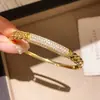 Pulseira de Strass e Zircônia de Alta Qualidade Transfronteiriça Europeia e Americana Design de Nicho Pulseira Versátil Joia Fashion de Luxo Leve para Mulheres