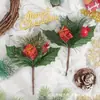 Decoraciones navideñas transfronterizas: guirnalda de bayas rojas, agujas de pino, piñas, ramas cortas, arreglos florales, ramo de Navidad, corona, accesorios para fotos