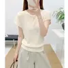 Blusa de tricô fina de seda gelada para mulheres, novo design de verão 2026, camiseta de manga curta com costas vazadas, blusa de cor sólida, moderna