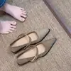 Sapatos de Salto Bloco Chuyuji Suede Bico Fino com Tira Estilo Delicado Mary Jane para o Trabalho Que Não Cansam Seus Pés 2026 Outono
