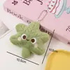 Lindo Colgante de Peluche de Hoja de Arce Kawaii Hoja de Árbol Wutong Muñeca Pequeña Colgante para Bolso Llavero Colgante de Muñeca Pequeña