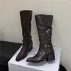 Botas de Moda Coreana Encontro de Primeira Temporada Fivela de Couro Pequena Salto Grosso Botas de Cano Alto Femininas Acima do Joelho Botas Emagrecedoras de Salto Alto