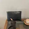 Bolso de trabajo para el día a día de color liso 2026 PU con patrón tejido de color liso moderno con textura casual, clutch tipo sobre de gran capacidad