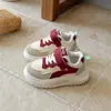 Zapatos deportivos ligeros y elegantes para niños y niñas, nuevos estilos primavera 2026, versátiles zapatos deportivos casuales para niños pequeños y bebés.