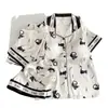 Conjunto de três peças com estampa de gato preto de desenho animado, almofadas no peito, seda gelo e neve, novo estilo de pijama primavera e verão para mulheres, roupão com lapela, pode ser usado fora de casa