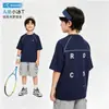 Camiseta de Verão 2026 para Meninos, Manga Curta, Secagem Rápida, Seda Gelada, Estilo Novo para Meninos Mais Velhos, Top Refletivo Antibacteriano, Tendência