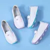 Suministrados directamente por el fabricante, zapatos de enfermera de malla transpirable para mujer, zapatos cómodos sin cordones, antideslizantes, resistentes al olor, cómodos para el trabajo