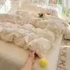 Conjunto de cama de quatro peças macio e como uma nuvem, com acabamento em renda, 100% algodão, estilo coreano, adequado para dormitórios de estudantes, conjunto de lençóis de três peças
