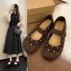 Zapatos de mujer de moda 2026 de un solo color con tacón oculto, versátiles zapatos Mary Jane de lunares con suela blanda y punta redonda con cierre de velcro, estilo coreano colección de otoño