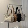 Bolso de pana de gran capacidad bolso tote para mujer 2023 moda popular de este año primavera y verano nuevo bolso de hombro portátil