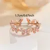 Chica Guapa Lleva Anillo Abierto de Mariposa de Circonita Morado Oscuro Anillo Personalizado de Nicho para Mujeres