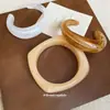 Pulsera Abierta Ovalada de Acrílico Transfronteriza Europea y Americana, Pulsera Declaración Versátil Personalizada con un Diseño Sencillo para Mujer