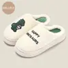 Pantuflas de algodón de felpa cálidas de otoño e invierno al por mayor para mujer, invierno, hogar, interior, anti-pareja, lindas pantuflas de algodón de dinosaurio para hombre