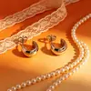 Pendientes de Aro Anchos en Forma de C de Acero Inoxidable 304 Versátiles Minimalistas Estilo Europeo y Americano Pendientes Básicos de Media Luna de Acero de Titanio Que No Se Desvanecen