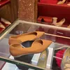 Sapatos Baixos de Bico Fino Versáteis com Recorte Lateral, Estilo Novo Primavera e Outono 2025, Solado Preto para Mulheres, Sapatos de Salto Alto Discretos Elegantes Estilo Francês na Cor Nude