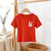 Camiseta Infantil de Manga Curta Bordada Nova de Seda de Gelo, Roupa de Verão com Bordas Franzidas, Top Fofo e Estiloso para Meninas Pequenas e Bebês