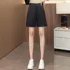 Shorts de Alfaiataria Feminino com Pedrarias, Verão 2026, Cintura Alta, Botão Único, Caimento Fluido, Cobre o Quadril, Modelagem Solta, Calça de Alfaiataria Reta para o Dia a Dia