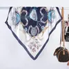 Lenço de Seda Transfronteiriço para Mulheres, Pequeno Lenço de Seda Satinado com Estampa Retro, Lenço de Cabeça Versátil para Proteção Solar de Primavera e Verão, Cachecol de Praia para Cabeça e Peito