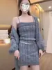 Cardigã e vestido de alça para live-streaming, conjunto de duas peças de tricô casual e estiloso da fábrica de origem