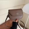 Bolsa de Ombro Transversal Sela Casual Cor Sólida Textura Simples Semicírculo 2024 Nova Tendência Textura Ocidental para Mulheres