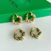 Aretes de Moda con Diseño Retorcido y Enrollado, Chapados en Latón Oro de 18K con Circonia Incrustada, Mismo Estilo Bv Personalizado para Mujeres