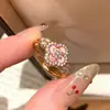 Anillo de Trébol de Cuatro Hojas Rosa Flor de Cerezo para Mujer Diseño de Nicho Ins Resina Circonita Anillo de Dedo Elegante Lujo Ligero Joyería de Mano de Gama Alta
