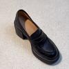 Sapatos de couro de salto alto e sola grossa femininos primavera e outono novos mocassins de boca rasa confortáveis retrô simples e combinados, sapatos de camada única
