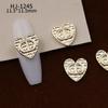 Nuevos accesorios de aleación para decoración de uñas con forma de corazón torcido tridimensional liso con diseño de amor hueco retro japonés
