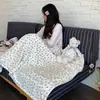 Ins estilo coreano pequena floral grão de neve veludo quente casual cobertor amigo da pele coral veludo sofá decorativo cobertor capa de cochilo