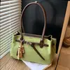 Bolso Tote Vintage Versátil Exquisito para Mujer Otoño 2026 Nuevo de Moda Gran Capacidad Gamuza Simple Bolso de Hombro/Axila