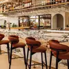 Mobiliário de Restaurante Está Disponível Exclusivamente para Vendas Transfronteiriças, Incluindo Sofás de Canto, Sofás de Canto Curvos com Revestimento Macio e Conjuntos de Mesas e Cadeiras