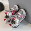 Zapatos de papá retro de estilo coreano con bloques de color para niños, nuevo modelo de otoño 2026, zapatos deportivos transpirables antideslizantes para exteriores para niños mayores